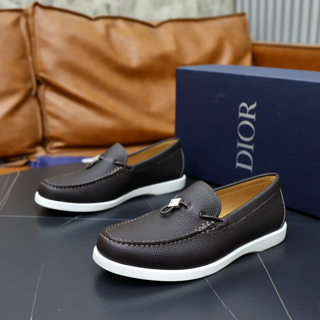 Ex-factory price: 540🙅‍♂️🙅‍♂️🙅‍♂️ Brand: Dior DIOR Standard code: Men's code 38/44 (45 can be customized) Grade: Same as the official website Material: Original cowhide stitching, cowhide lining, original TPU wear-resistant soft outsole Style categories: Leisure and sports version, footwear for driving, young fashion, European and American trends, British style Color: actual picture color